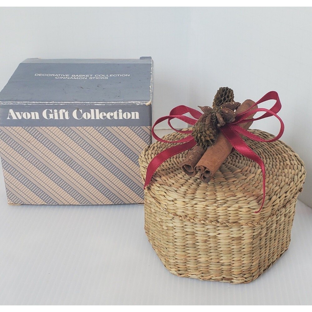 Vtg Avon Woven Sea Grass Small Basket w/ Lid Trinket Box 4” Round Cinnamon Stick